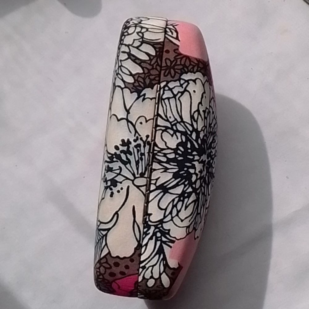 Vera Bradley Clamshell glasses Case - Picture 4 of 5